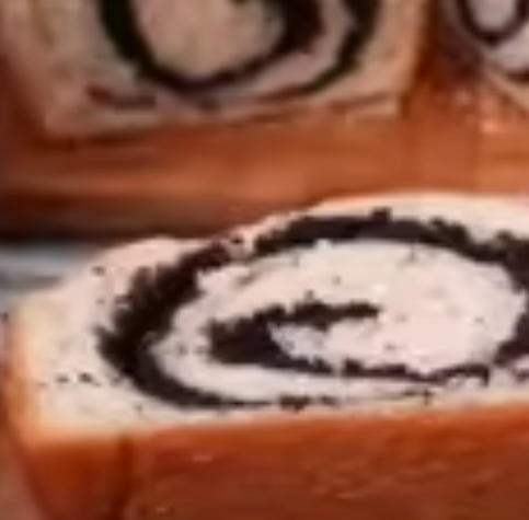 Mohnstrudel angeschnitten